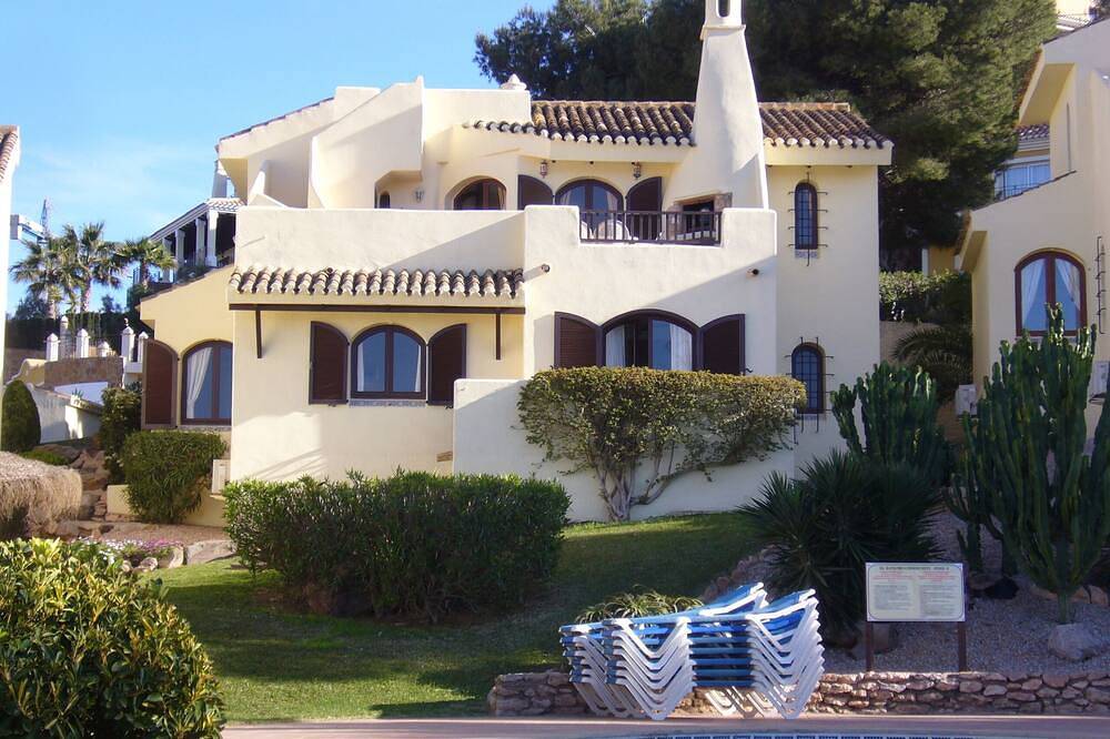 Villa with stunning views,easy access to swimming pool/ beautiful gardens. A/Con in Mar Menor, Costa Cálida