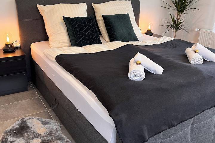 Ferienwohnung für 2 Personen, mit Whirlpool und Balkon in Weil am Rhein
