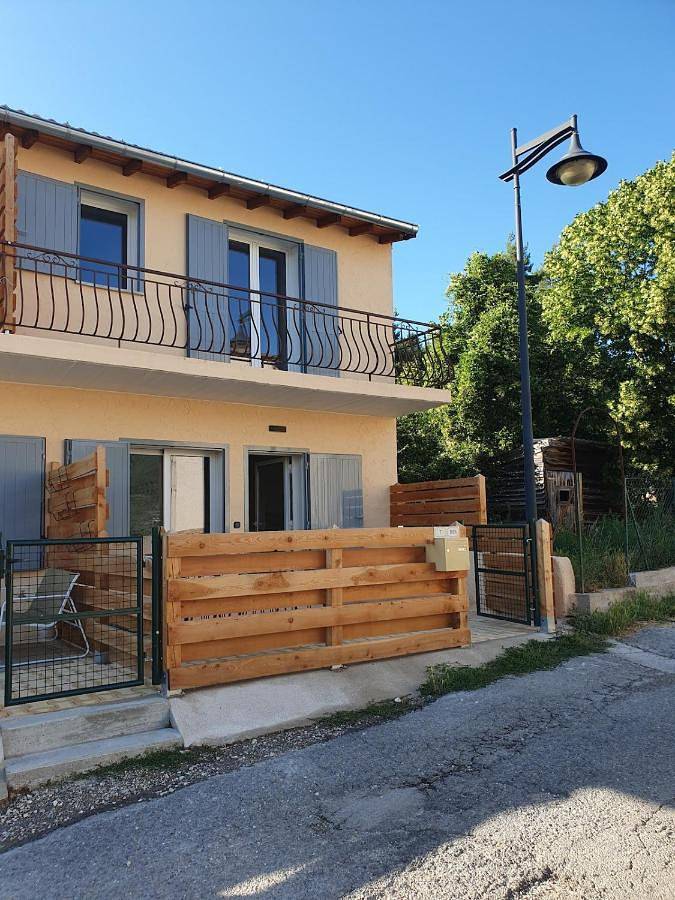 Appartement entier, Appartement duplex neuf avec patio, balcon, plein Sud in La Mure-Argens, Région Castellane