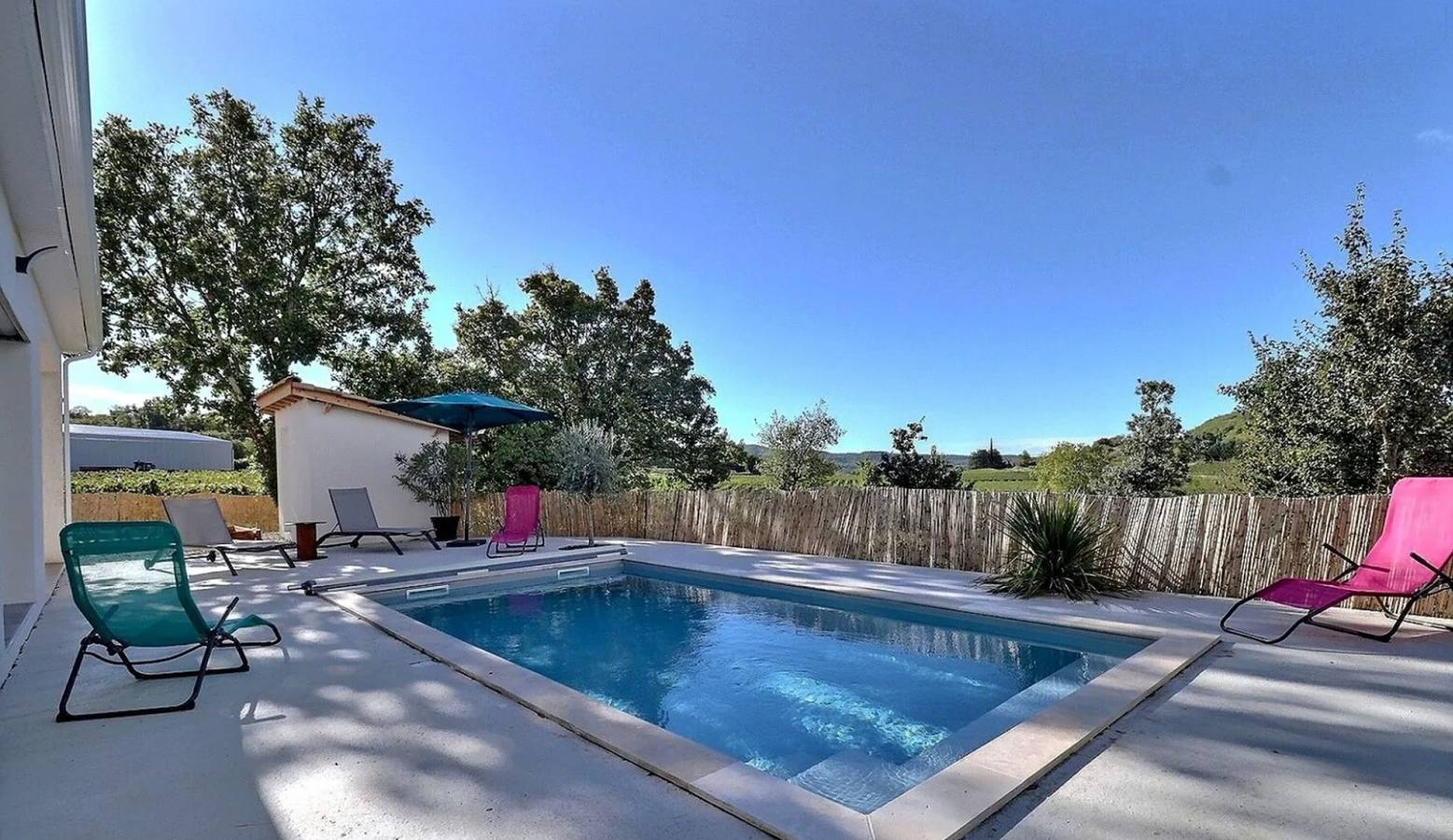 Villa „Flora“ mit privatem Pool, Terrasse und Wlan in Balazuc, Ardèche