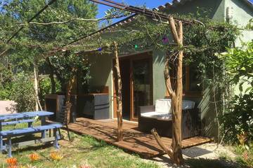 Gîte pour 4 personnes, avec jardin ainsi que jacuzzi et terrasse dans Plage de Tenutella