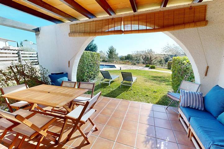 Chalet für 6 Personen, mit Garten und Whirlpool sowie Pool und Balkon an der Costa Dorada