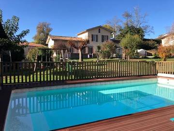 Chambre d’hôte pour 14 personnes, avec piscine ainsi que jardin et jacuzzi à Auvillar