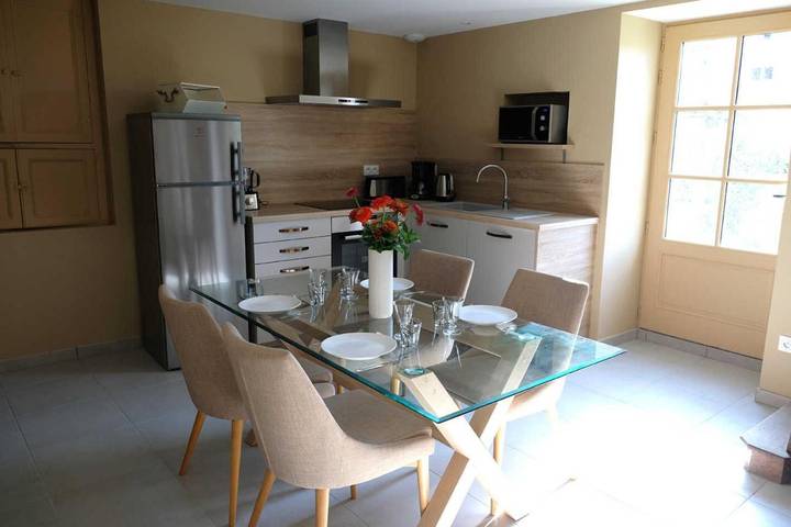 Location de vacances pour 6 personnes, avec jardin à Celle-Lévescault - 3