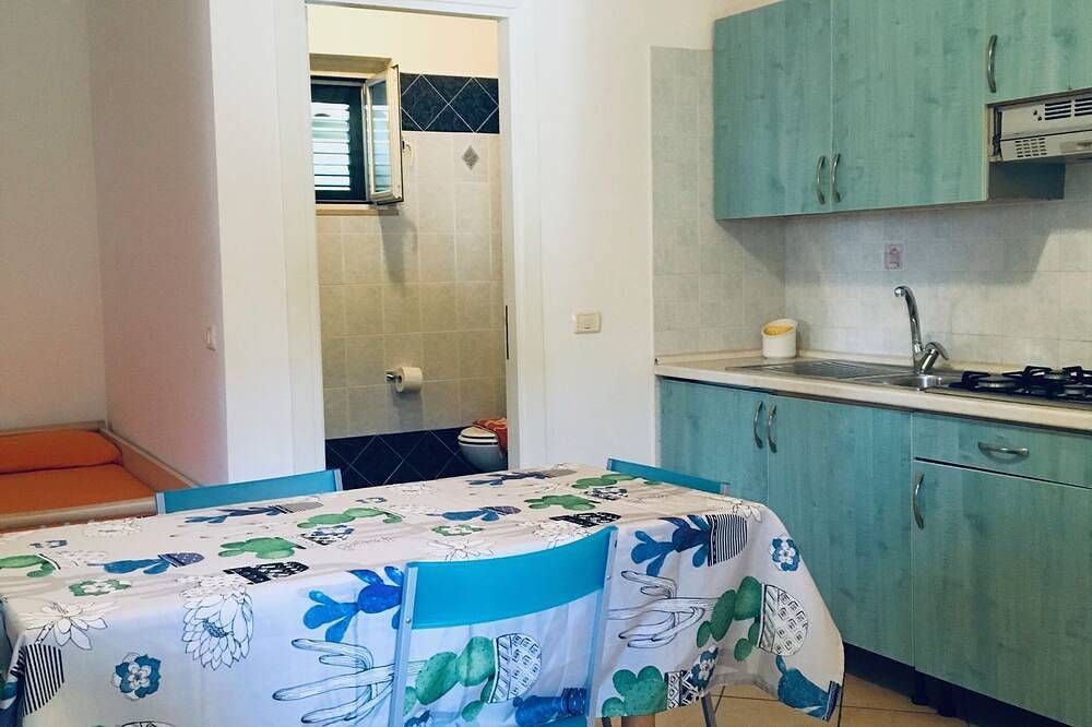 Mimosa C Vila com três quartos para 6 pessoas, 2 quartos e sala com 2 camas in Molinella (Foggia), Gargano