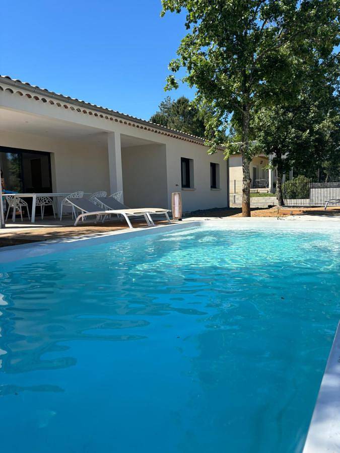 Villa pour 10 personnes, avec jardin ainsi que piscine et vue