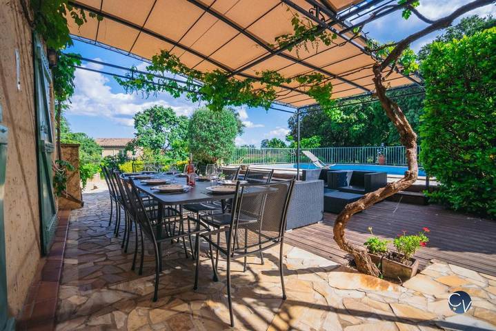 Location de vacances pour 12 personnes, avec piscine ainsi que jardin et vue à Pouzilhac - 4