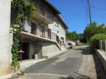 Gîte pour 5 personnes, avec balcon dans Nantua