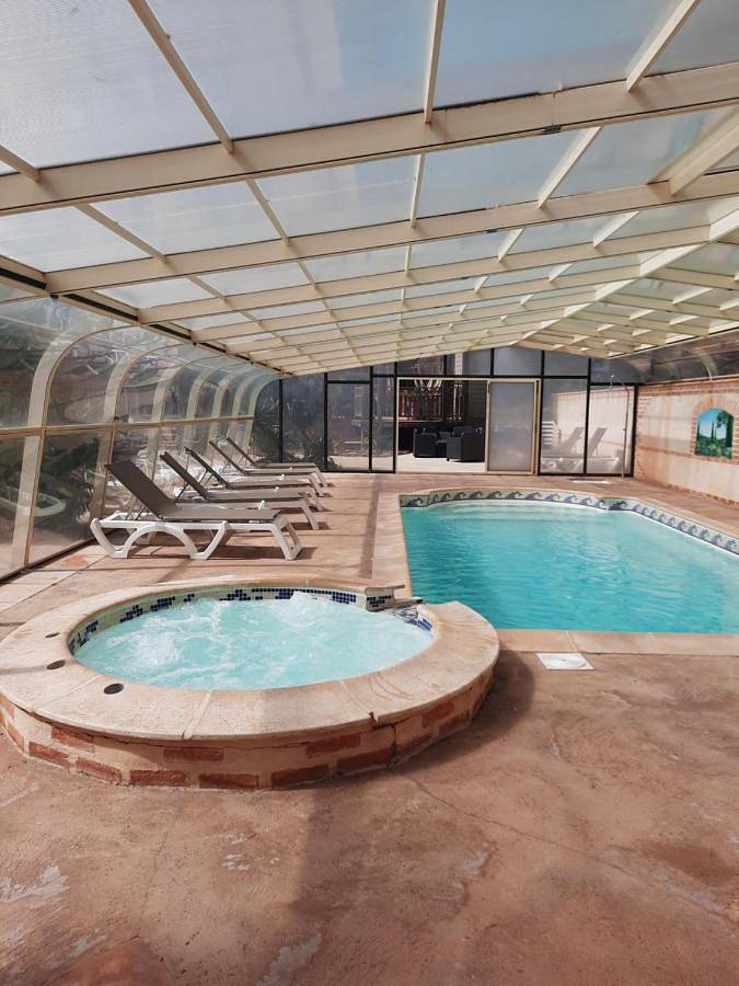 Location de vacances pour 4 personnes, avec vue ainsi que piscine et jardin, adapté aux familles à Bosc - 3