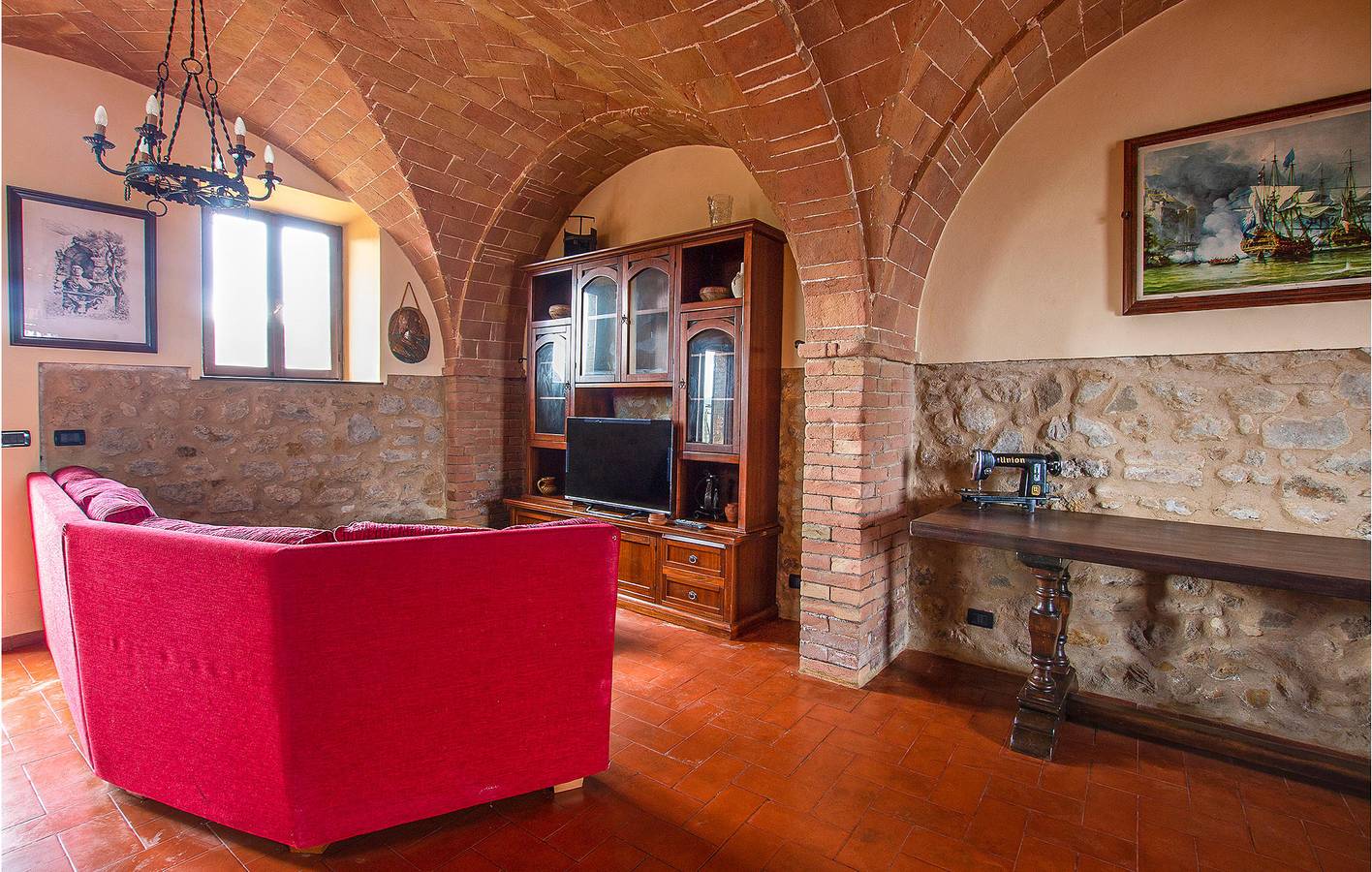 Geheel vakantieappartement, Tuinzicht appartement met parkeerplaats, AC & internet in Volterra, Provincie Pisa