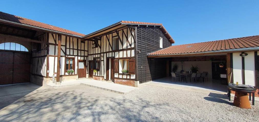 Maison de campagne pour 10 personnes, avec Terrasse et Jardin ainsi que Piscine et Vue