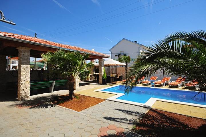 Ferienwohnung für 6 Personen, mit Sauna und Balkon/Terrasse sowie Pool in Zadar