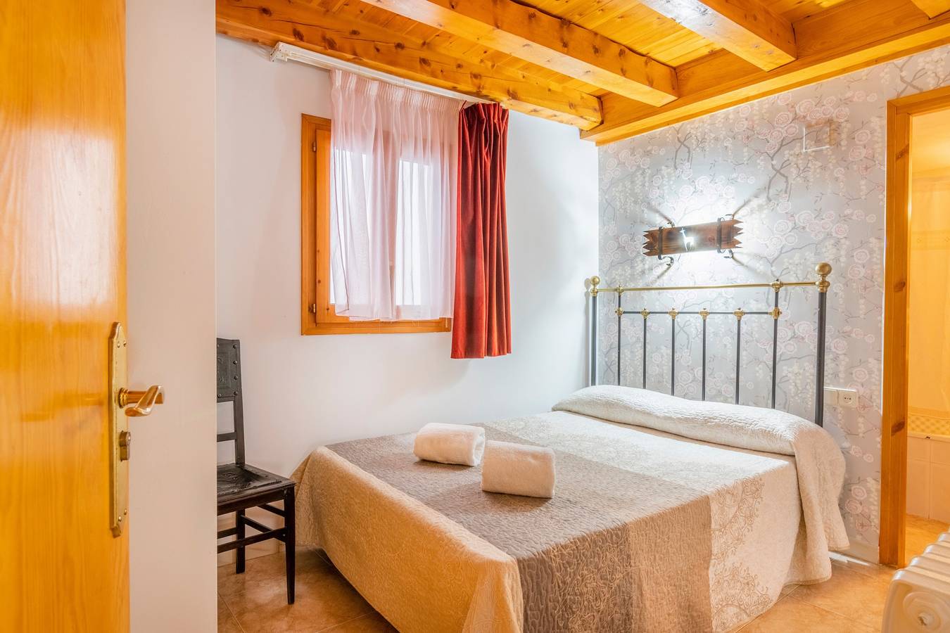 Hel lägenhet, Holiday Apartment "Casa Batlle Ginebro" with Mountain View & Wi-Fi in Sarroca de Bellera, Katalanische Pyrenäen