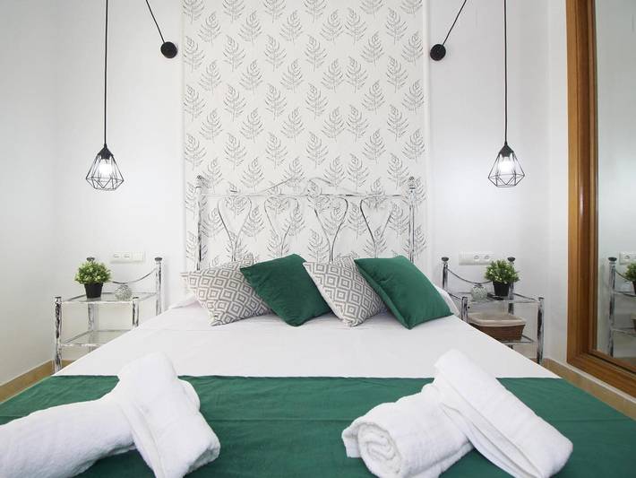 Apartamento de vacaciones para 4 personas, con jardín además de terraza y piscina - 1