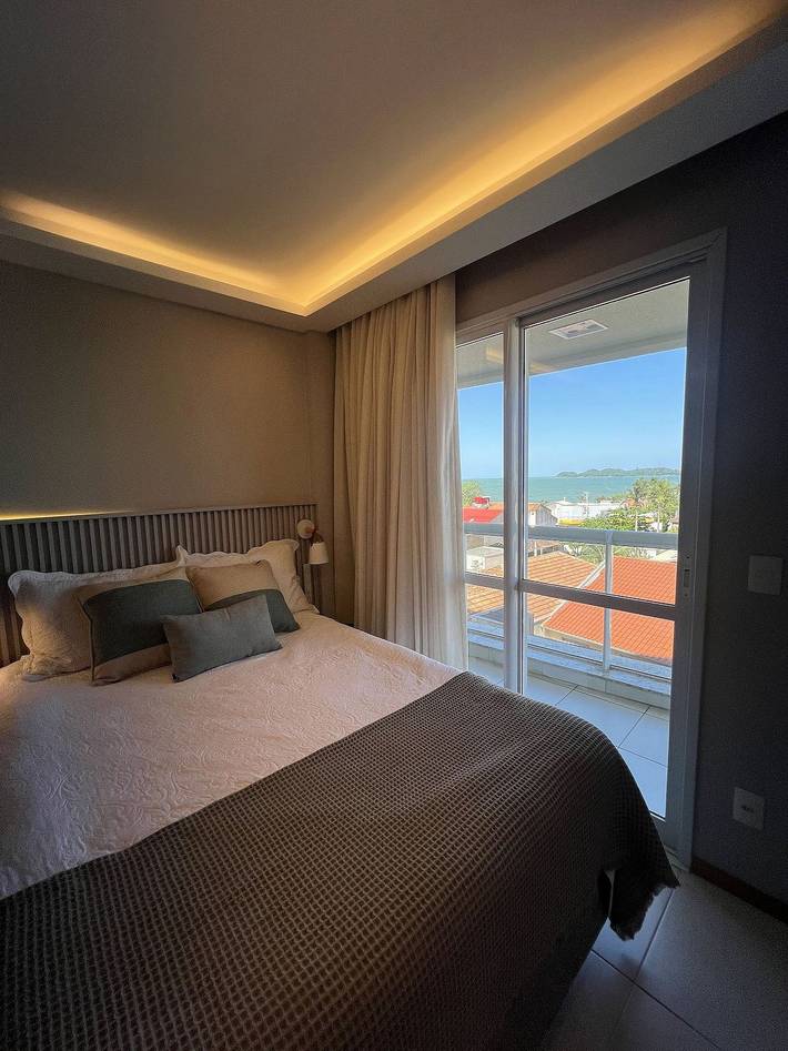 Casas e apartamentos de temporada para 6 pessoas, com jardim e balcão em Penha