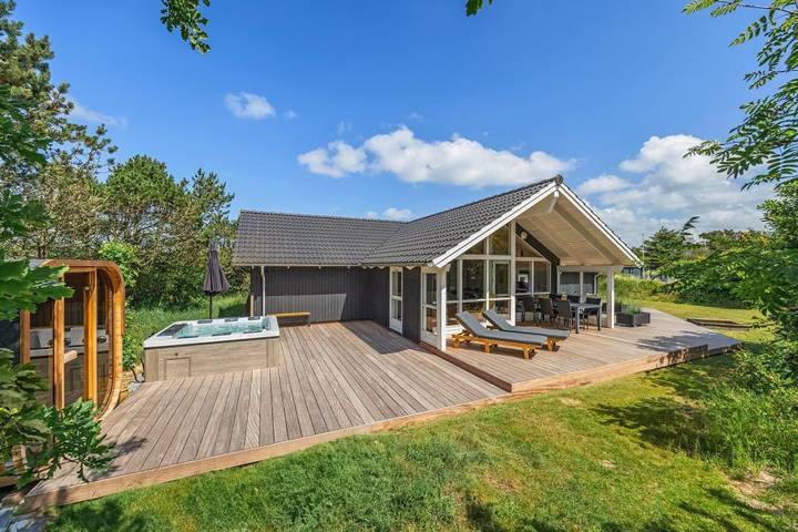 Villa für 8 Personen, mit Sauna und Balkon/Terrasse sowie Whirlpool und Terrasse - 1