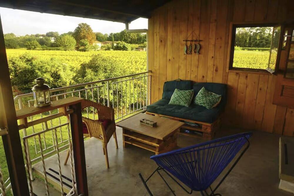 Drôme, Gîte dans maison de campagne, terrasse et piscine, pas de vis à vis. in Allex, Région de Die
