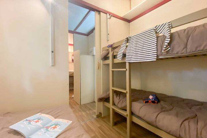 Gîte pour 5 personnes, avec terrasse ainsi que piscine et jacuzzi, adapté aux familles à Saint-Geniès - 4