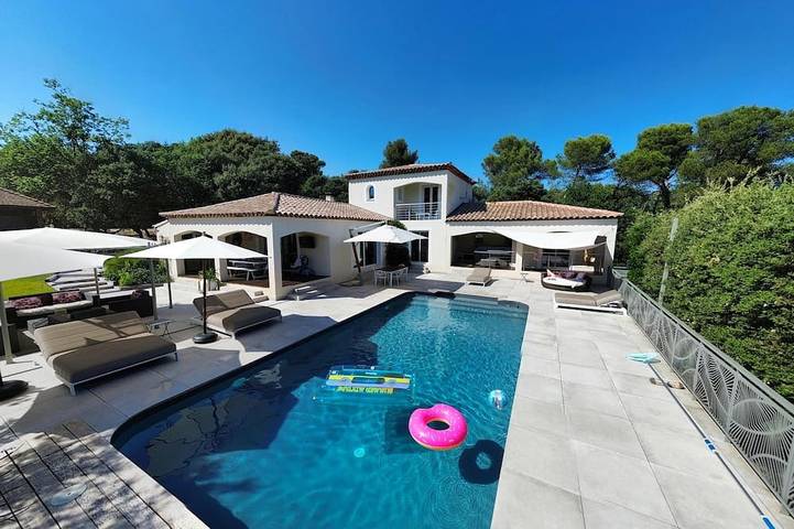 Villa pour 8 personnes, avec Balcon et Jacuzzi ainsi que Terrasse et Jardin