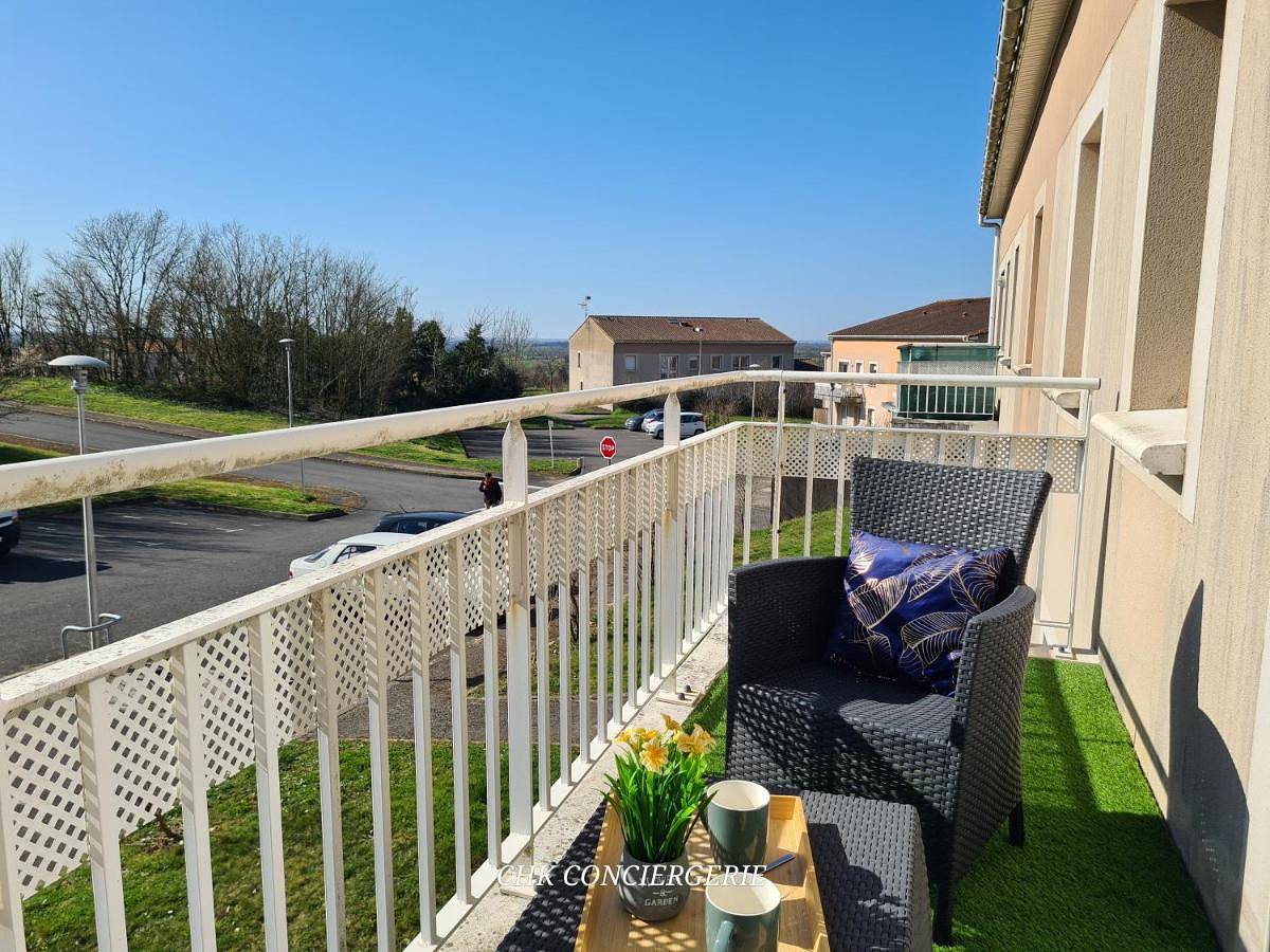 Appartement entier, La Balière T3 rénové terrasse 20min du Puy dufou in Pouzauges, Fontenay-le-Comte