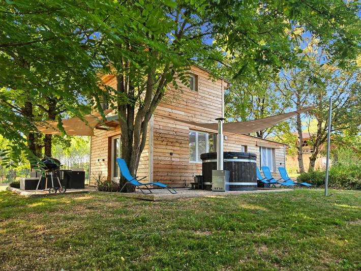 Location de vacances pour 6 personnes, avec Jacuzzi et Terrasse ainsi que Jardin et Sauna dans Dommartin-lès-Cuiseaux