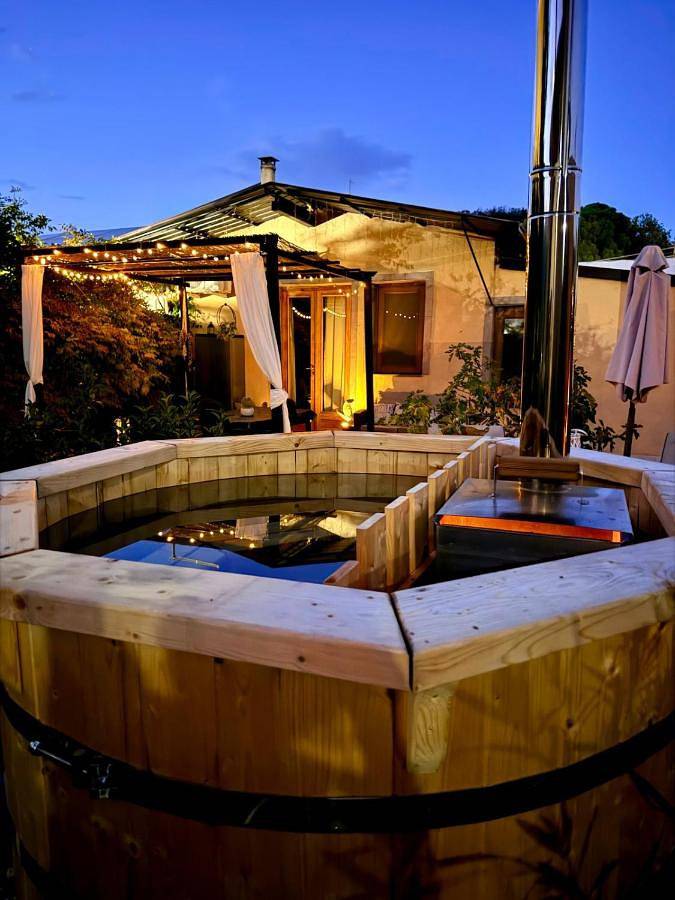 Chalet per 4 persone, con giardino e panorama nonché piscina, con animali domestici in Nicolosi