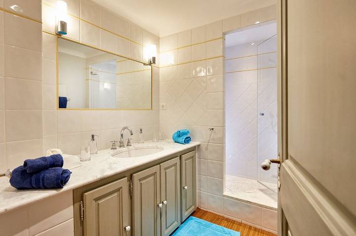 Chambre d’hôte pour 2 personnes, avec piscine ainsi que jacuzzi et jardin dans le Var - 4