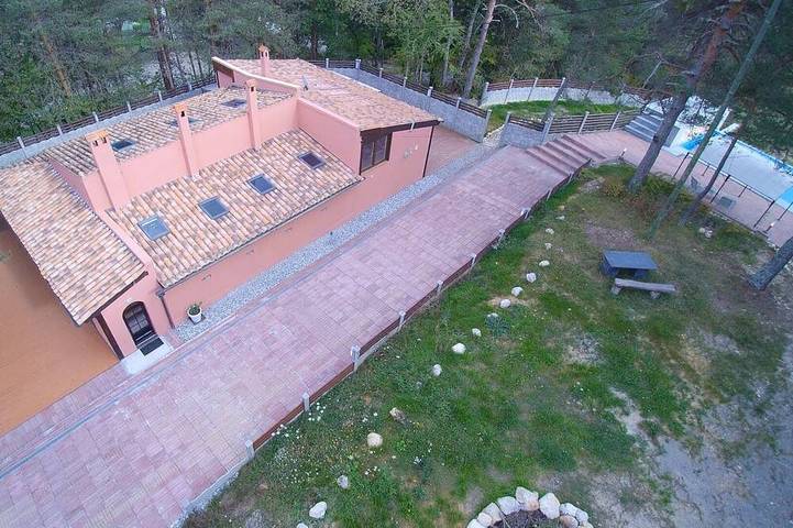 Villa pour 8 personnes, avec piscine ainsi que terrasse et jardin