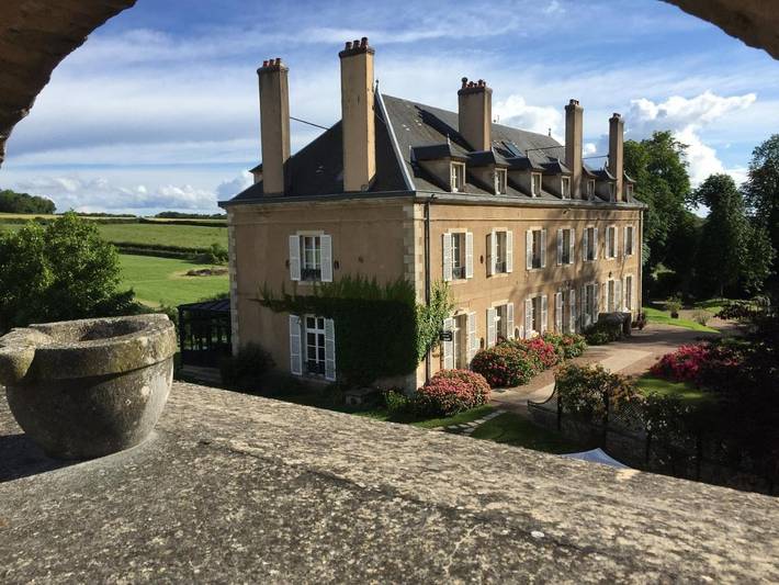 Location de vacances pour 2 personnes, avec Terrasse et Jardin ainsi que Piscine et Vue à Étaule