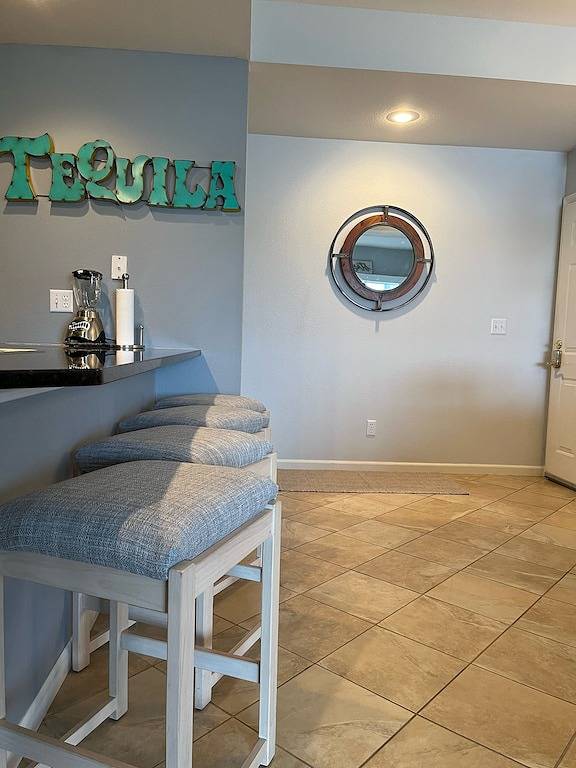 Ganze Wohnung, 3 bed 2 bath Sleeps 8 Lakefront Main Channel views at the 1Mm! 2 pools in Lake Ozark, Lake of the Ozarks