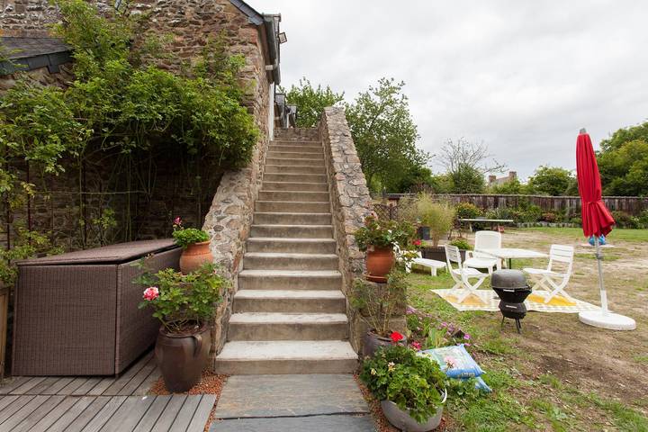 Gîte pour 2 personnes, avec Terrasse ainsi que Jardin et Vue à La Boussac