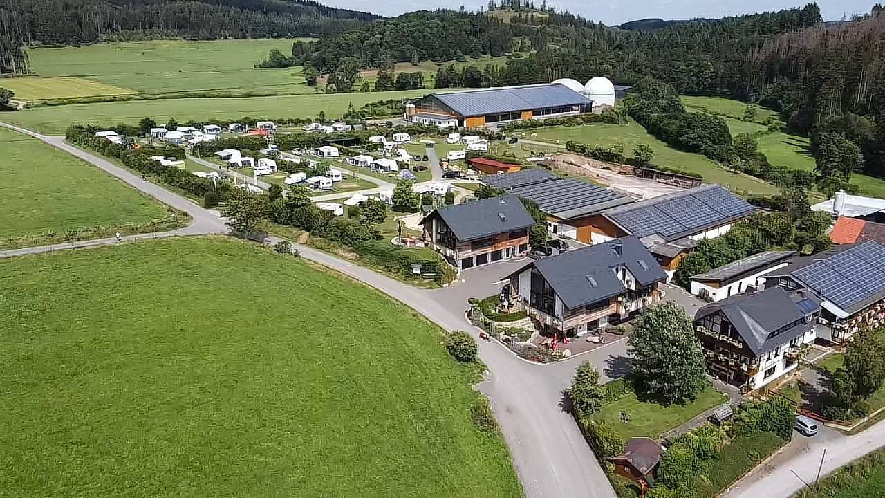 Ganze Wohnung, Ferienhof & Camping "Zur Hasenkammer" - Falkennest , 35 qm, Wohnküche mit Schlafgelegenheit, Balkon, max. 3 Personen in Medebach, die Mittelgebirge