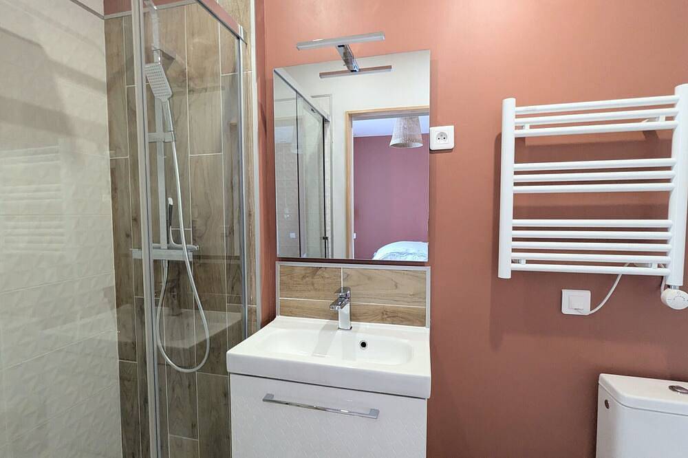 Entire apartment, Quiet studio in central Châteauroux with parking in Châteauroux, Châteauroux region