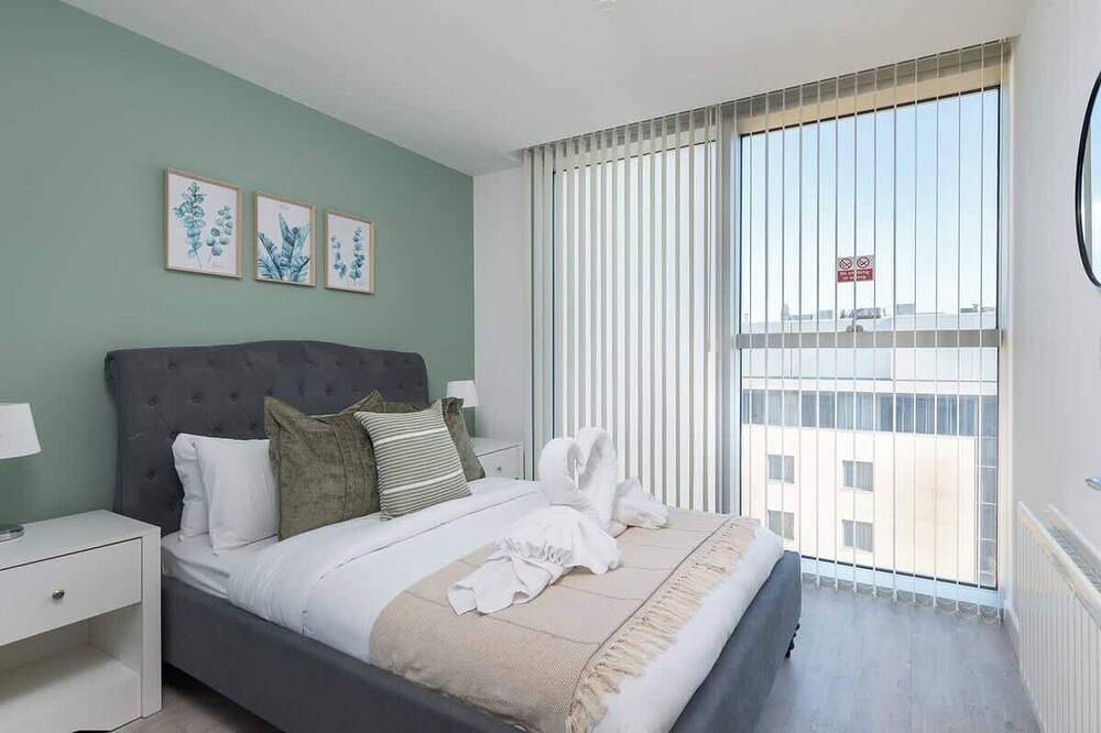 Entire apartment, 1-Bed | Breathtaking City Views + Free Parking in Milton Keynes, South East England