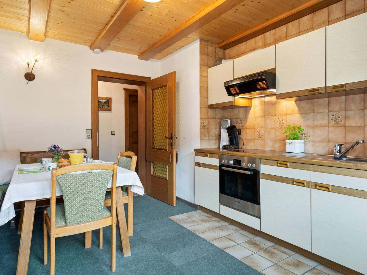 Geheel appartement, Cosy Apartment in Mühlbach with Balcony in Bramberg am Wildkogel, Kitzbüheler Alpen
