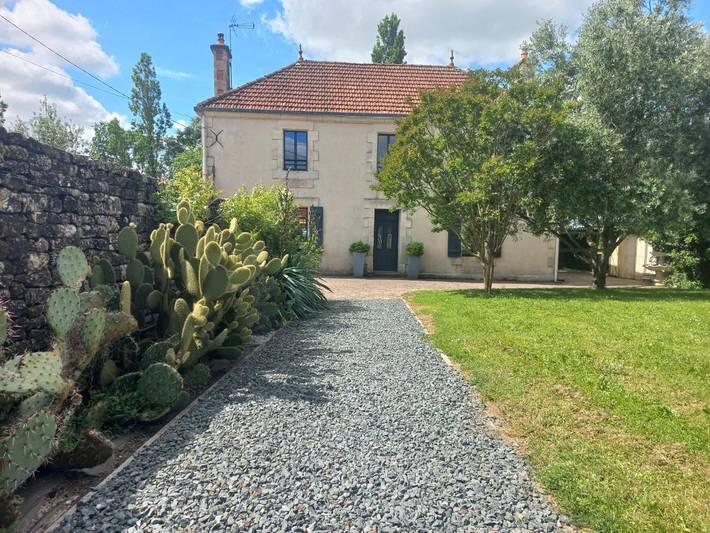 Location de vacances pour 12 personnes, avec jardin ainsi que piscine et vue à Mareuil-sur-Lay-Dissais - 4