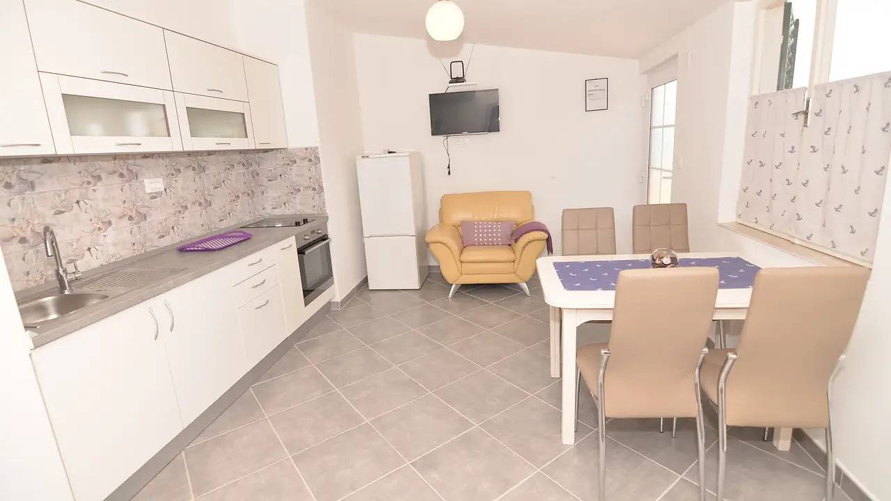 Ganze Ferienwohnung, Ferienwohnung für 4 Personen (46 m²) in Tkon in Tkon, Pasman