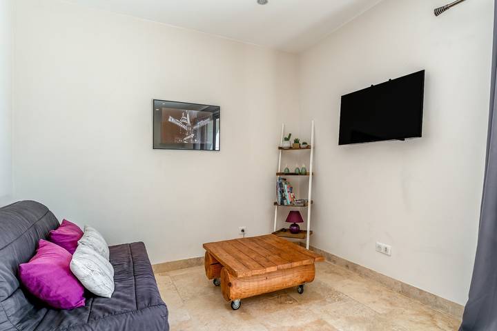 Ferienwohnung für 3 Personen, mit Whirlpool und Garten in Arles - 2