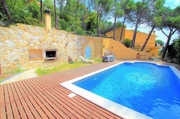 Villa für 12 Personen, mit Balkon und Garten sowie Whirlpool, mit Haustier in Lloret de Mar