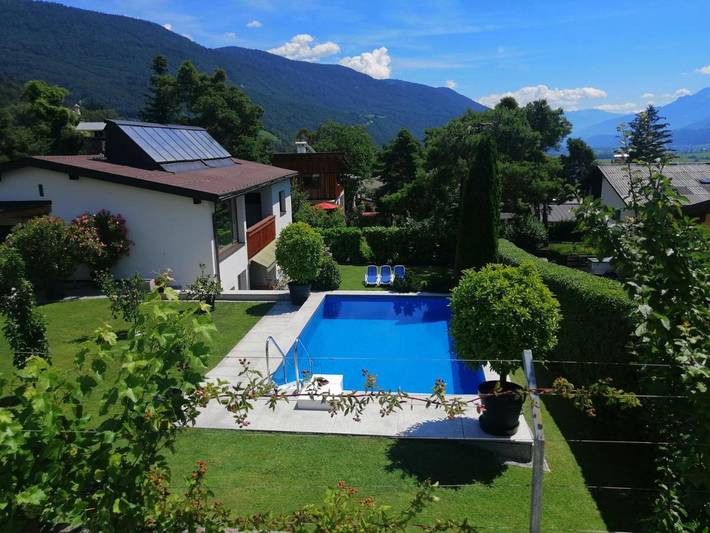 Ferienwohnung für 2 Personen, mit Terrasse und Garten sowie Pool und Ausblick in Telfs