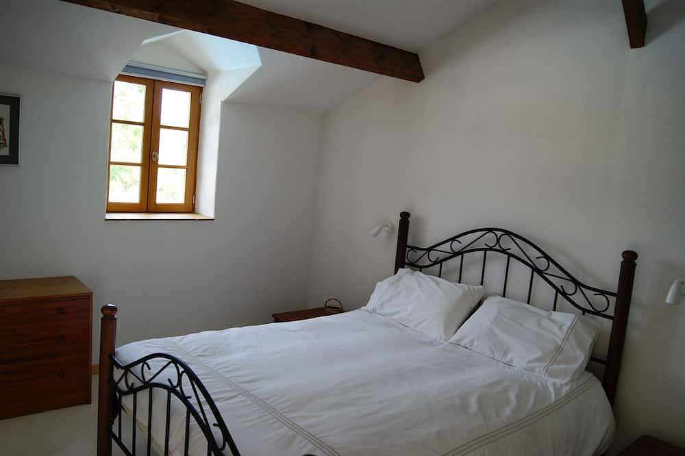 Maison de vacances de la famille dans la France rurale avec grande piscine et des vues lointaines in Montaigu-de-Quercy, Quercy