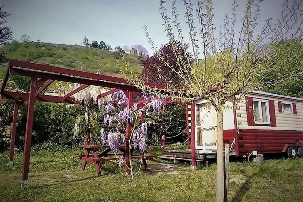 Roulotte de la Frégière Manège in Clairvaux-d'Aveyron, Aveyron