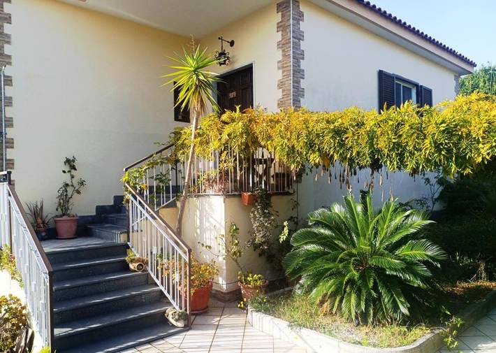 Casa vacanza per 5 persone, con panorama e giardino a Trecase