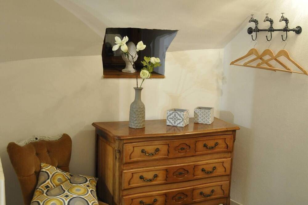 Ganze Wohnung, L' Atelier in Cornillon, Nimes und Umgebung