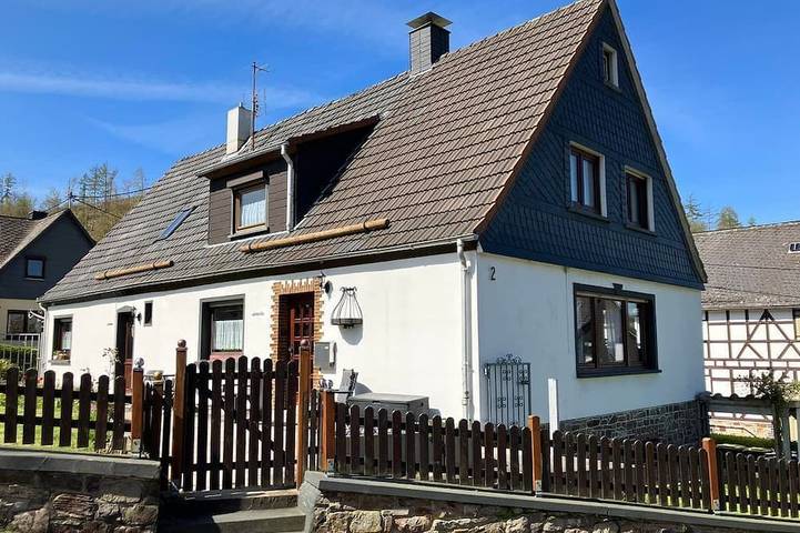 Ferienwohnung für 5 Personen, mit Garten und Balkon