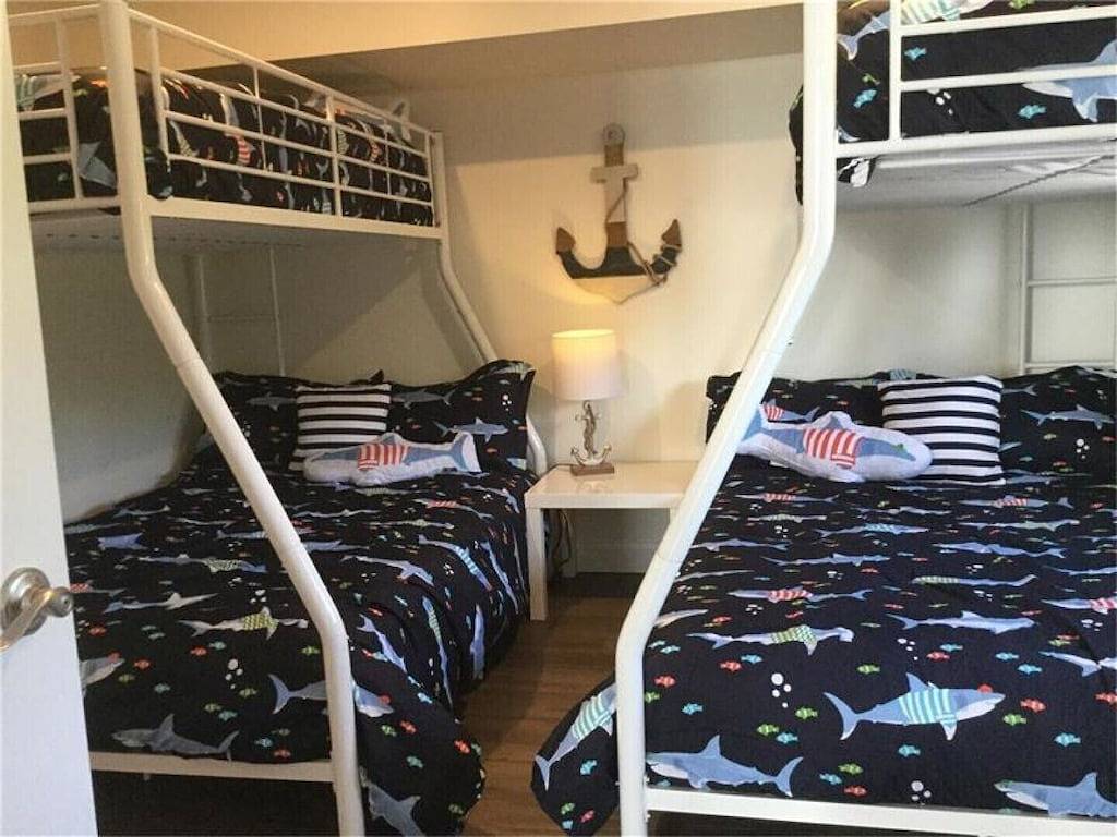 Tobermory Lake Front (Huron) Brandneues Gebäude! in Tobermory (Ontario)