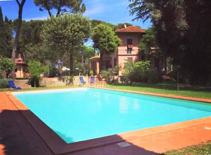 Agriturismo per 2 persone, con Giardino e Piscina a Lastra a Signa