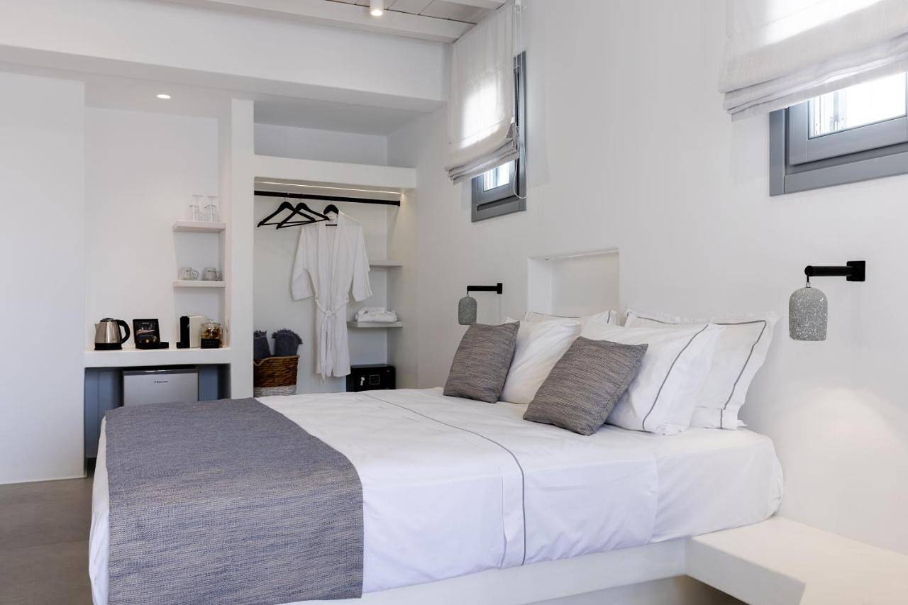 Deluxe Double Room with Balcony and Sea View in Kímolos Ville, Kímolos