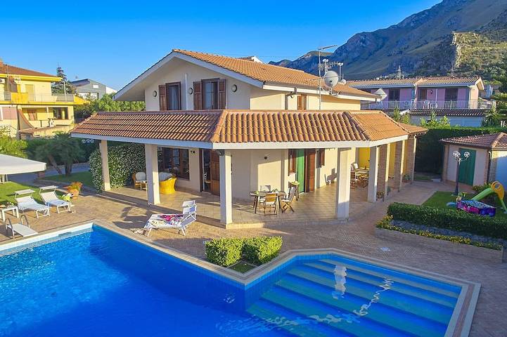 Ferienhaus für 13 Personen, mit Balkon und Garten