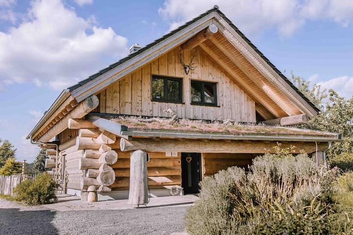 Ferienhaus für 6 Personen, mit Balkon und Whirlpool sowie Garten und Sauna in Deutschland